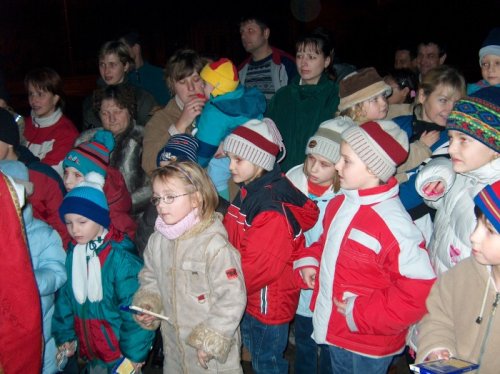Vánoční zpívání před Obecním úřadem - 3.12.2004