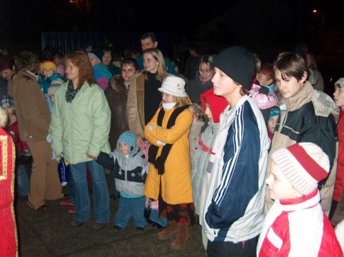 Vánoční zpívání před Obecním úřadem - 3.12.2004