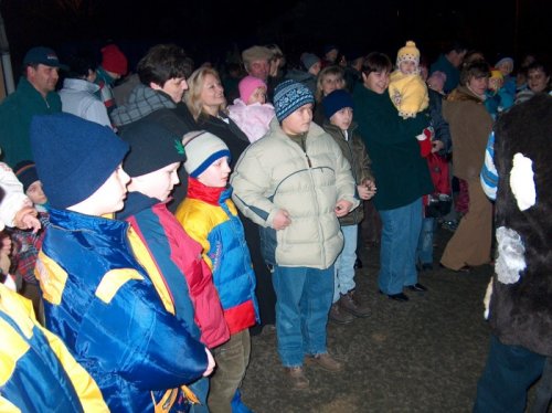 Vánoční zpívání před Obecním úřadem - 3.12.2004