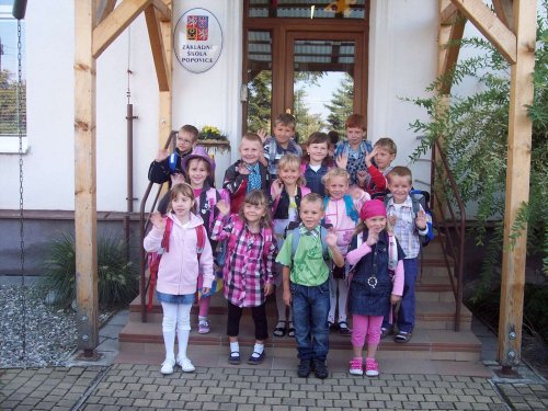 Prvňáčci z Podolí zamířili do první třídy v Popovicích - 1.9.2011