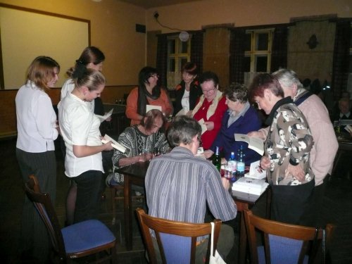 Beseda s autogramiádou - Slovník nářečí Mikroregionu Dolní Poolšaví - 11.11.2011