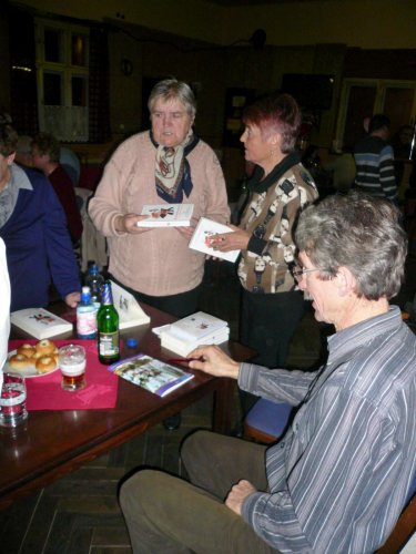 Beseda s autogramiádou - Slovník nářečí Mikroregionu Dolní Poolšaví - 11.11.2011