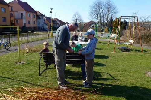 Pletení velikonočních pomlázek - 25.3.2012