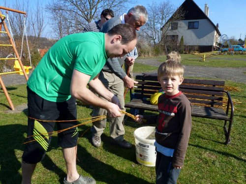 Pletení velikonočních pomlázek - 25.3.2012