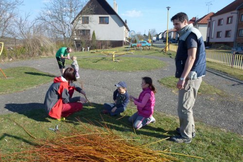 Pletení velikonočních pomlázek - 25.3.2012