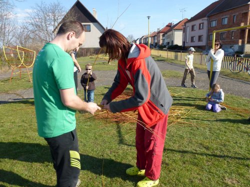 Pletení velikonočních pomlázek - 25.3.2012