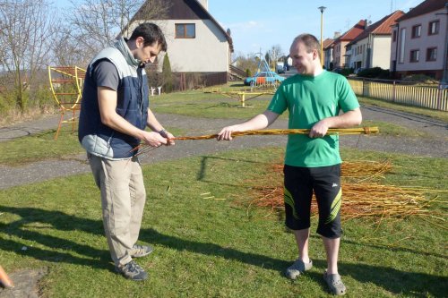 Pletení velikonočních pomlázek - 25.3.2012