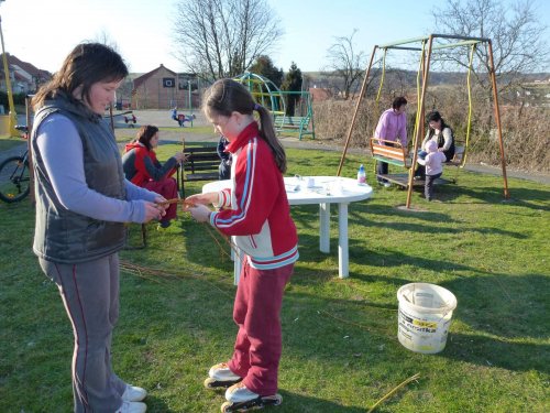 Pletení velikonočních pomlázek - 25.3.2012