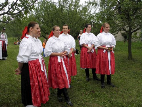 Podolské Frišky na Hodovém zpívání ve Vlčnově - 21.7.2012