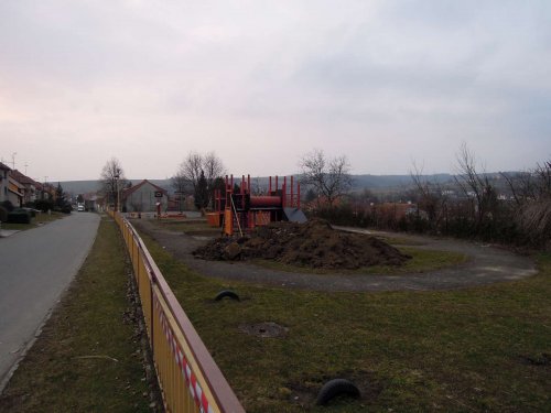 Stavba hřiště na Záhumní - 10.4.2013