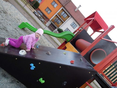 Nové hřiště na Záhumní - 11.4.2013