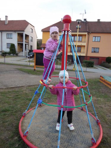 Nové hřiště na Záhumní - 11.4.2013