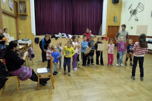 Nácvik tanečků dětí na hody - 11.10.2013
