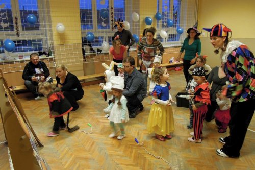 Karnevalové hravé cvičení pro děti a rodiče - 11.2.2014
