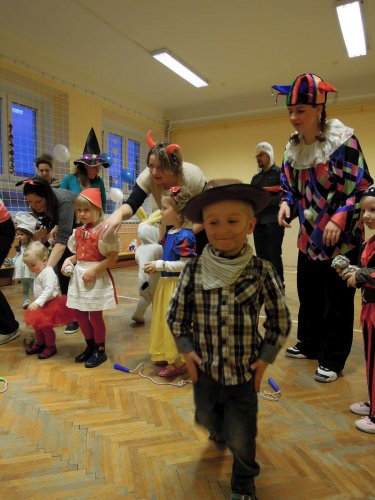 Karnevalové hravé cvičení pro děti a rodiče - 11.2.2014
