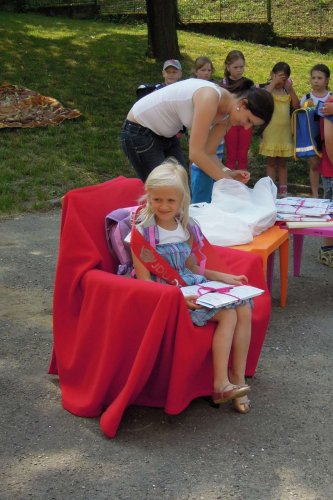 Zahradní slavnost v MŠ a pasování přešdškoláků na školáky - 9.6.2015