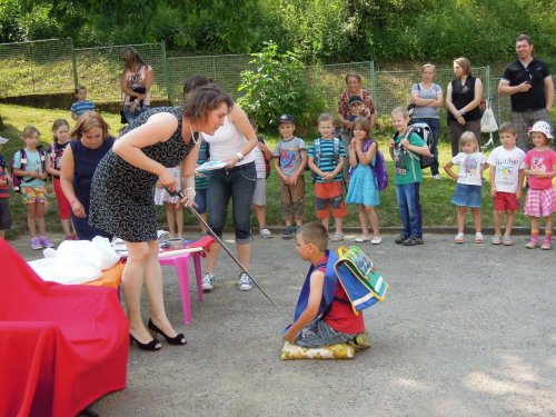 Zahradní slavnost v MŠ a pasování přešdškoláků na školáky - 9.6.2015