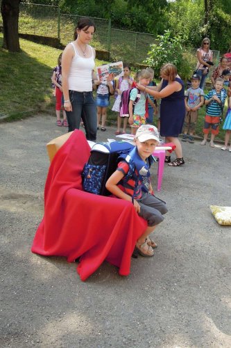 Zahradní slavnost v MŠ a pasování přešdškoláků na školáky - 9.6.2015