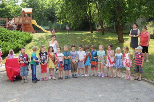 Zahradní slavnost v MŠ a pasování přešdškoláků na školáky - 9.6.2015