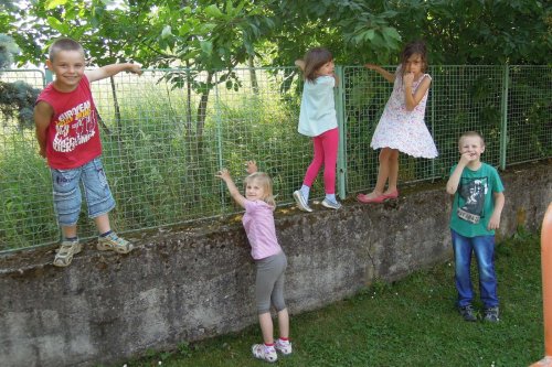 Zahradní slavnost v MŠ a pasování přešdškoláků na školáky - 9.6.2015