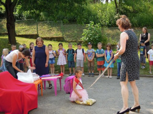Zahradní slavnost v MŠ a pasování přešdškoláků na školáky - 9.6.2015