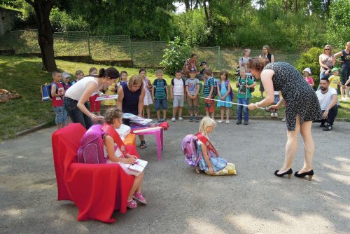 Zahradní slavnost v MŠ a pasování přešdškoláků na školáky - 9.6.2015