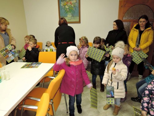 Družba ZŠ a MŠ Častkovce - přivítání MŠ na obecním úřadě v Podolí - 20.11.2015