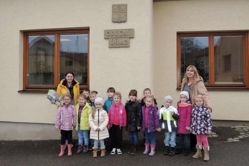 Družba ZŠ a MŠ Častkovce - přivítání MŠ na obecním úřadě v Podolí - 20.11.2015