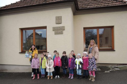 Družba ZŠ a MŠ Častkovce - přivítání MŠ na obecním úřadě v Podolí - 20.11.2015