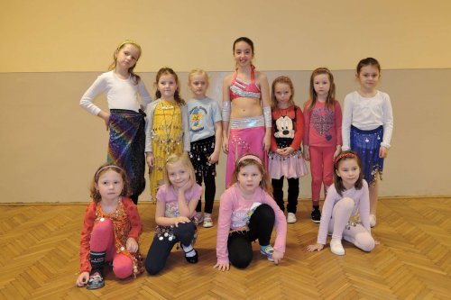 Břišní tance holčiček z Podolí - návštěva mistryně světa Verči Luběnové - 8.3.2016