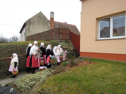 Královničky - nosení létečka v Podolí - 13.3.2016