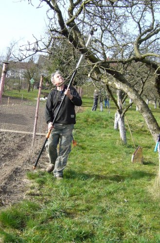 Brigáda zahrádkářů ve školní zahradě - 3.4.2016