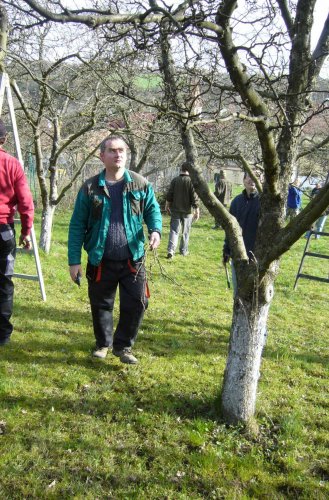 Brigáda zahrádkářů ve školní zahradě - 3.4.2016