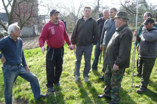 Brigáda zahrádkářů ve školní zahradě - 3.4.2016