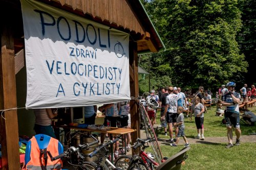 Charitativní cyklotour Josefa Zimovčáka Na kole dětem - 4.6.2016