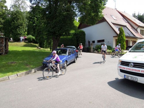 Charitativní cyklotour Josefa Zimovčáka Na kole dětem - 4.6.2016