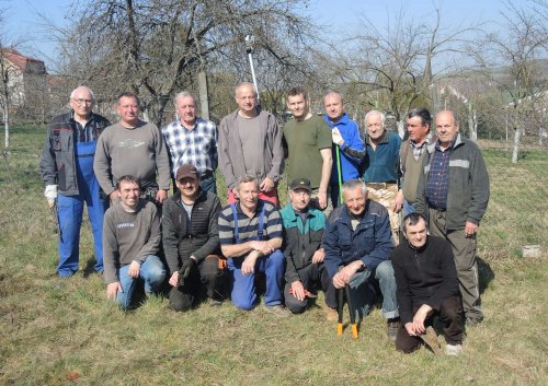 Brigáda zahrádkářů v zahradě školy - 31.3.2019