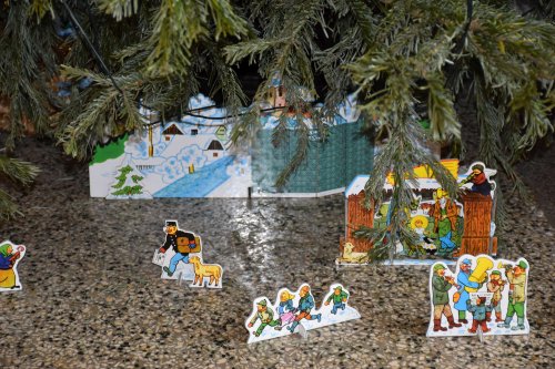 Paní starostka rozdávala dárky ve škole a školce - 21.12.2021