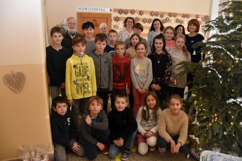 Paní starostka rozdávala dárky ve škole a školce - 21.12.2021