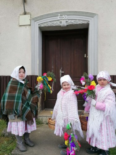 Královničky - nosení létečka v Podolí - 6.4.2025