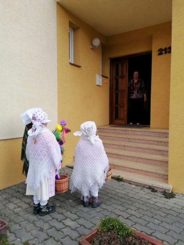 Královničky - nosení létečka v Podolí - 6.4.2025