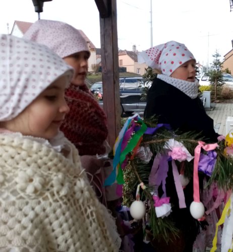 Královničky - nosení létečka v Podolí - 6.4.2025