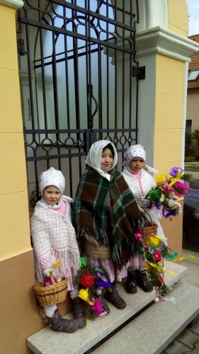 Královničky - nosení létečka v Podolí - 6.4.2025