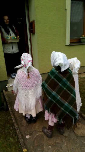 Královničky - nosení létečka v Podolí - 6.4.2025