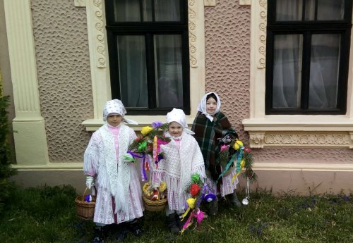 Královničky - nosení létečka v Podolí - 6.4.2025