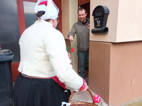 Královničky - nosení létečka v Podolí - 6.4.2025