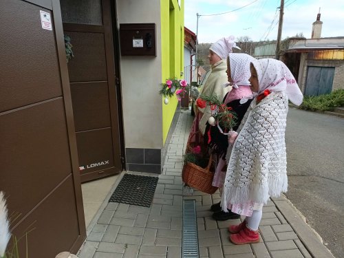 Královničky - nosení létečka v Podolí - 6.4.2025