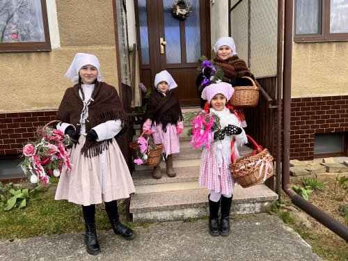 Královničky - nosení létečka v Podolí - 6.4.2025