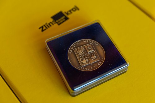 Zdeněk Kasper převzal cenu Zlínského kraje a bronzovou medaili ČOS za dlouholeto - 10.12.2025